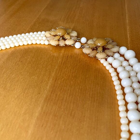 Stunning Vintage Multi-Strand Cream Bead Collar Necklace with Floral Accents - Picture 3 of 8